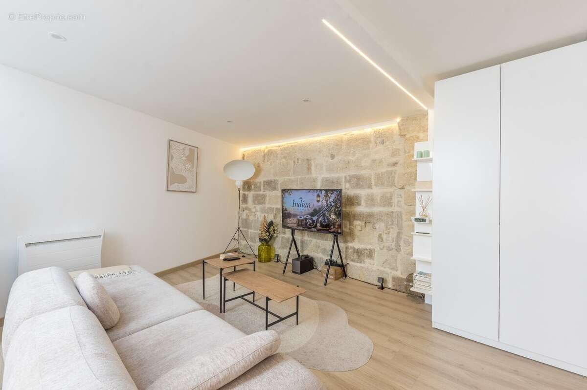 Appartement loft rénové avec mezzanine et belle hauteur sous plafond dans l'Écusson de Montpellier - photo 7