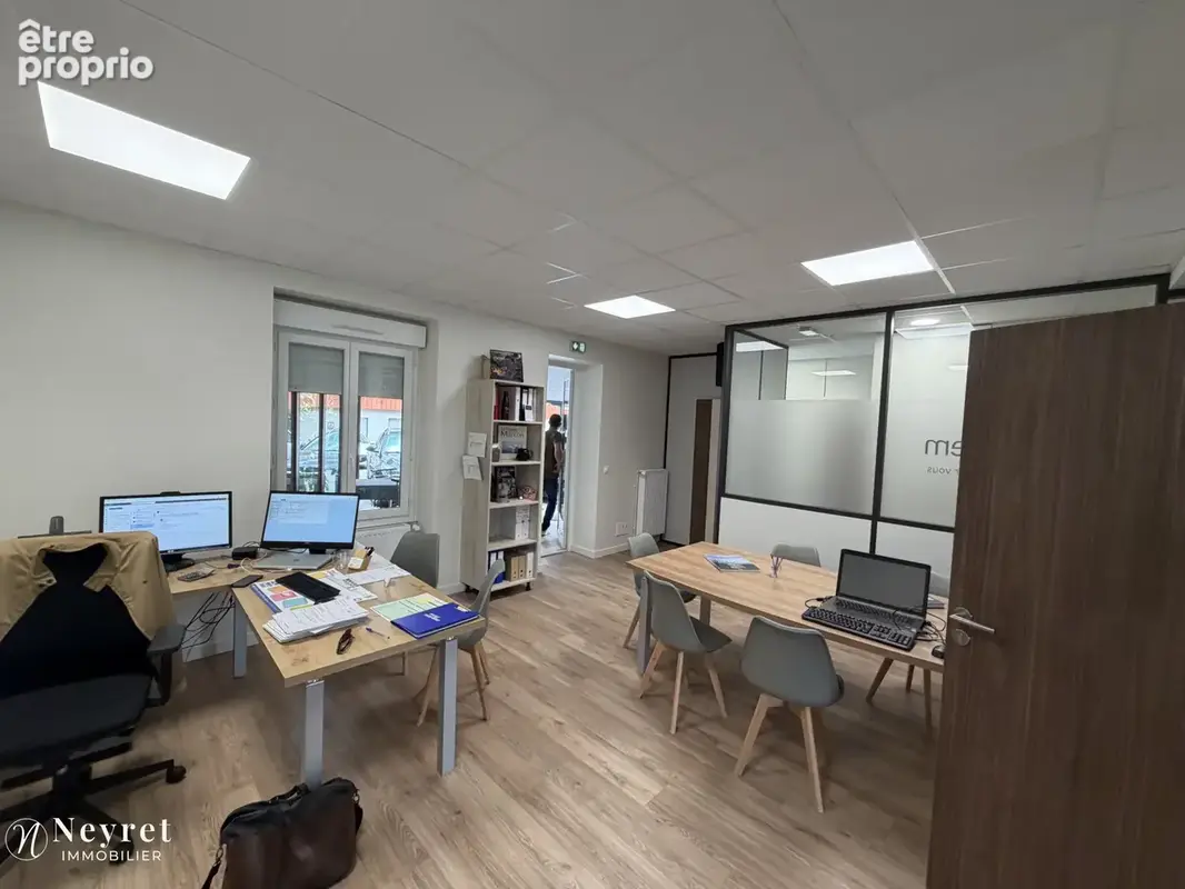 Photo Commerce à Monistrol-Sur-Loire au prix de 455 000€