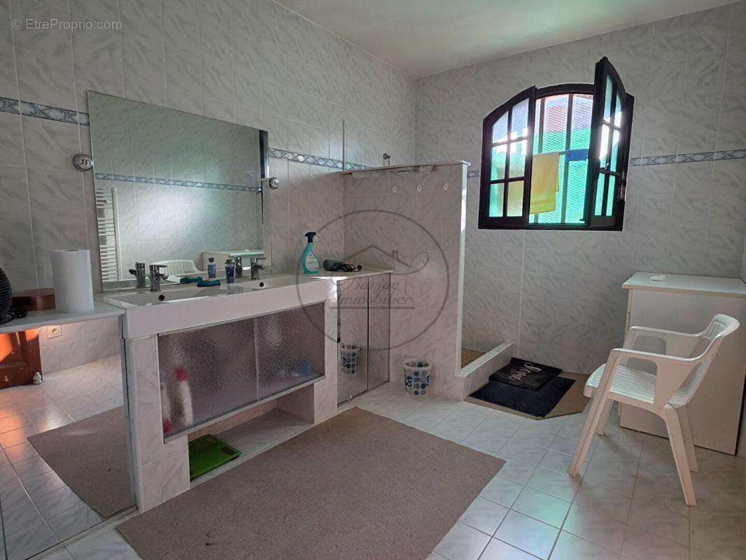 Maison de plain-pied 180 m² sur terrain 2 282 m² en fin d'impasse a saint-ambroix (30500) - photo 7