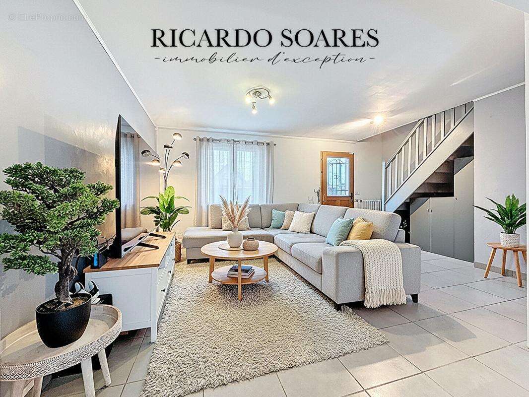 Maison à CHEVRIERES