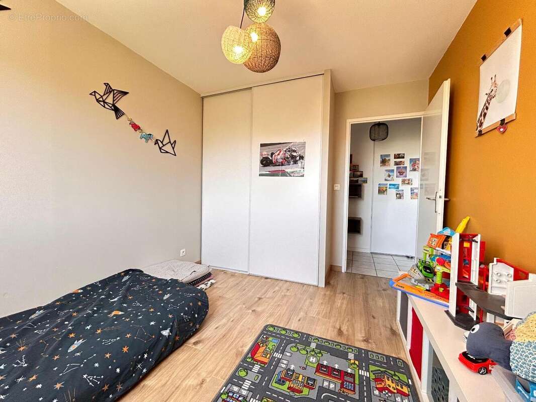   - Appartement à LYON-8E