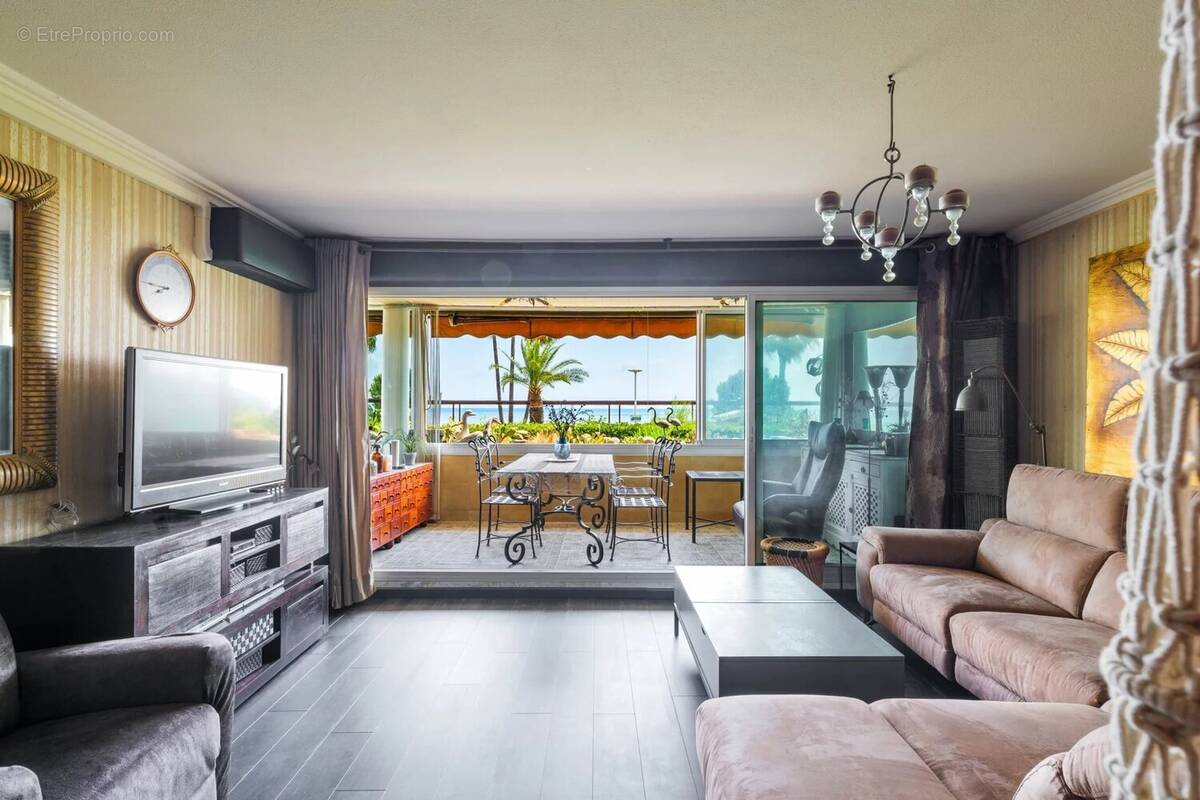 Appartement à SAINT-LAURENT-DU-VAR