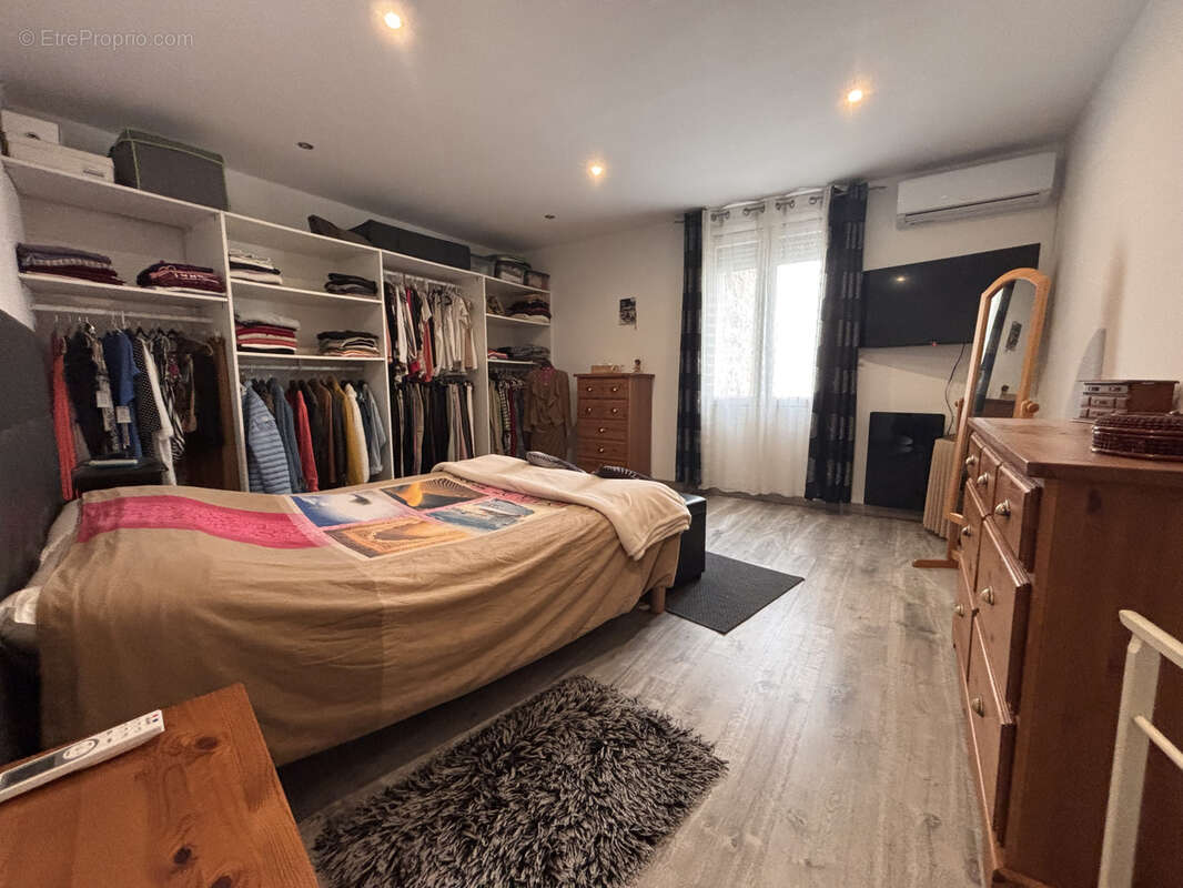 Maison à SAINT-LAURENT-DE-LA-SALANQUE