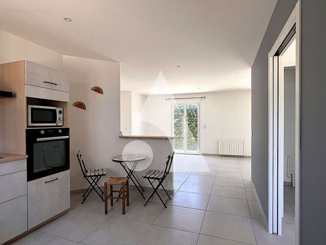 Maison à COUTRAS