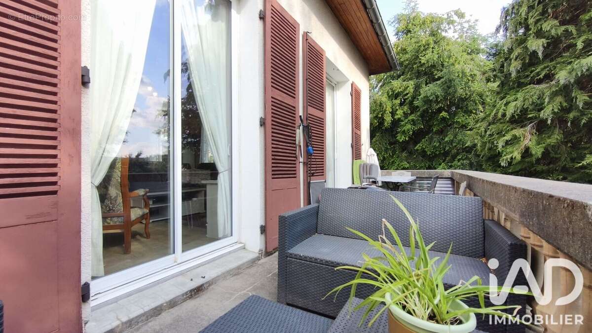 Maison 238 m² à Craponne-Sur-Arzon  - photo 8