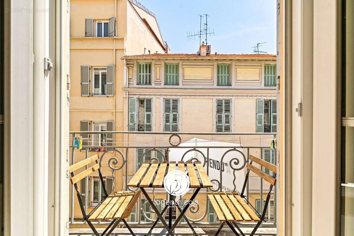 Nice // carré d'or - rue de france : 3 pieces /  balcon sud / rénové / avant dernier etage - photo 3