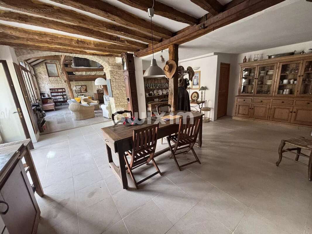 Maison à NOYERS
