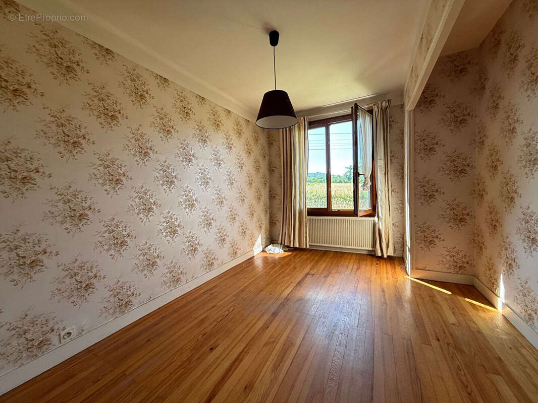 Maison à MESSIA-SUR-SORNE