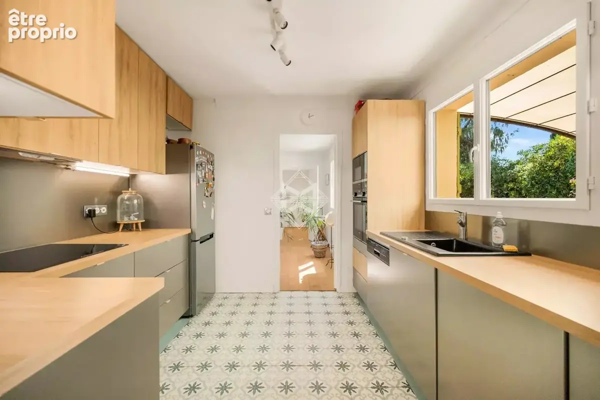 Charmante propriété provençale avec piscine, dépendances et aperçu mer - photo 7