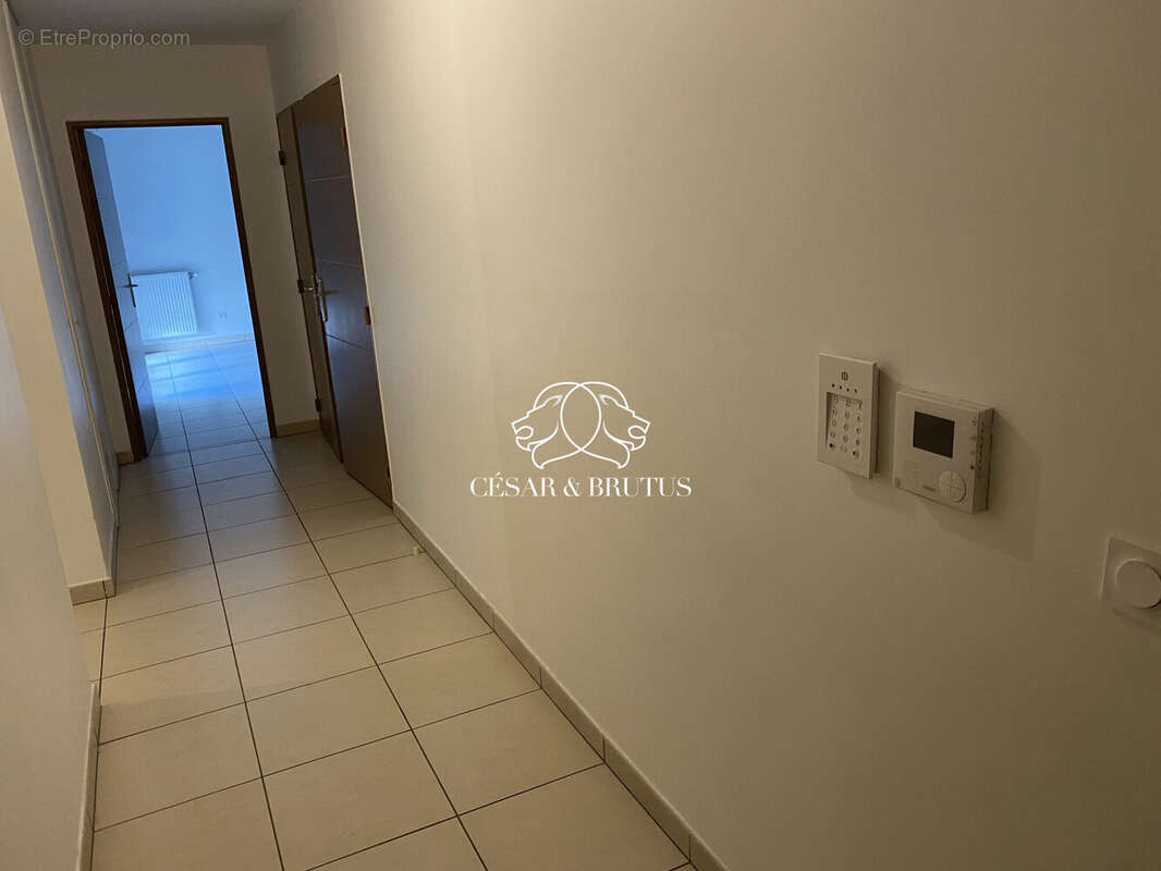 Appartement 70 m² à Saint-Priest  - photo 5