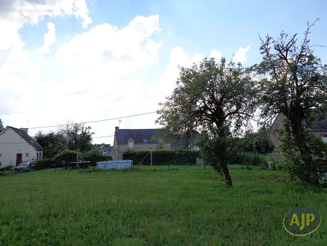 Terrain à GUEGON