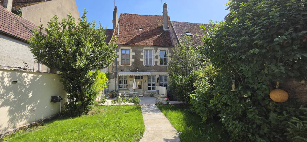 Maison à VARZY