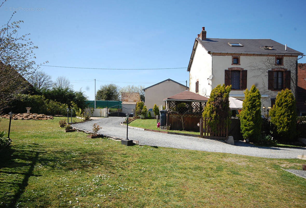 Maison à MAGNAC-LAVAL