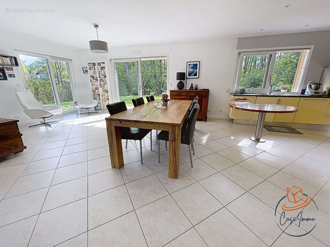 Maison à DIVONNE-LES-BAINS