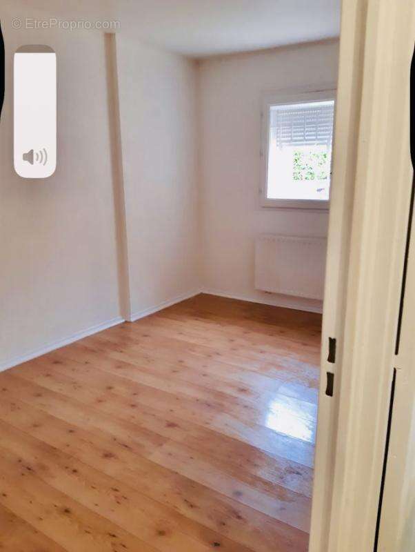 Appartement à BAGNOLS-SUR-CEZE