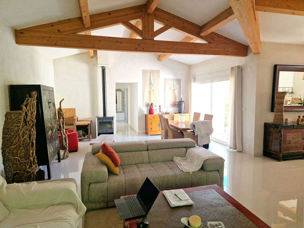 Maison à MEOUNES-LES-MONTRIEUX