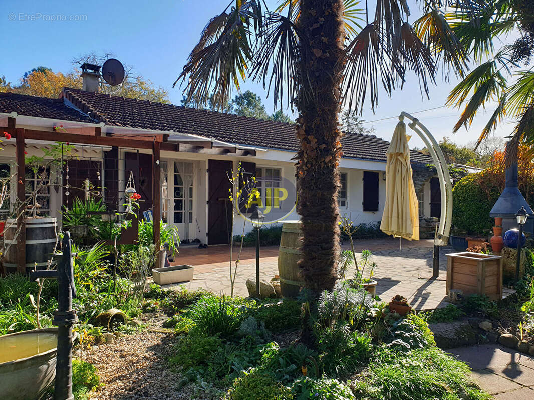 Maison à VENDAYS-MONTALIVET