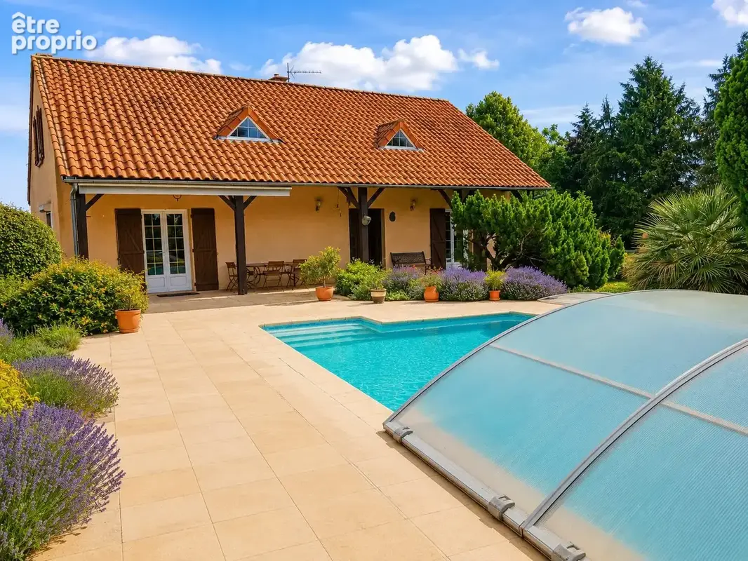 Maison 200 m² à Vivonne  - photo 1