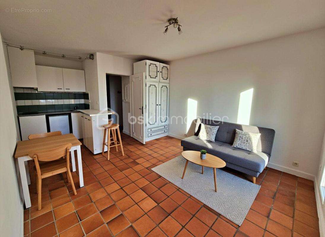Exclusivité – Baisse de prix, à saisir ! Studio 28 m² vue mer, à deux pas du port et des commerces, au calme absolu - photo 5