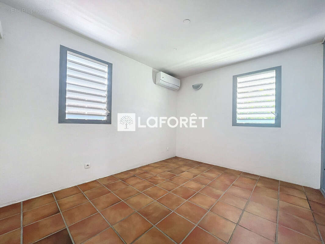Maison F4  à Sainte Anne avec garage et piscine - photo 17