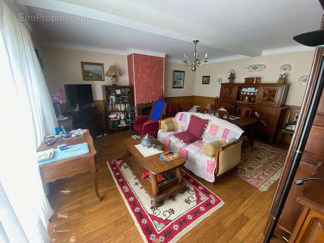 Belle maison de caractère sur terrain de 746 M2 - photo 5