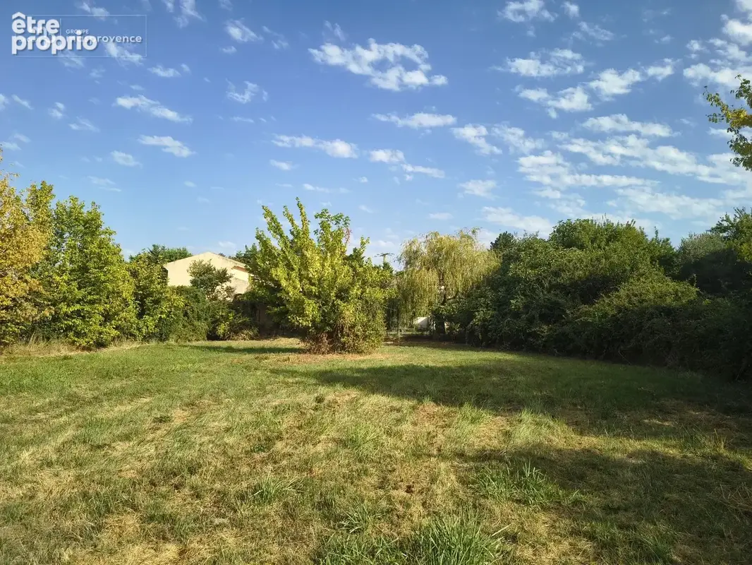 Terrain à bâtir de 1000 m² à AUBIGNAN (84) - photo 2