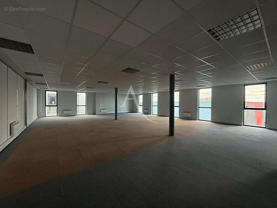 Bureaux Nogent Le Phaye  3 326 m2 - photo 7