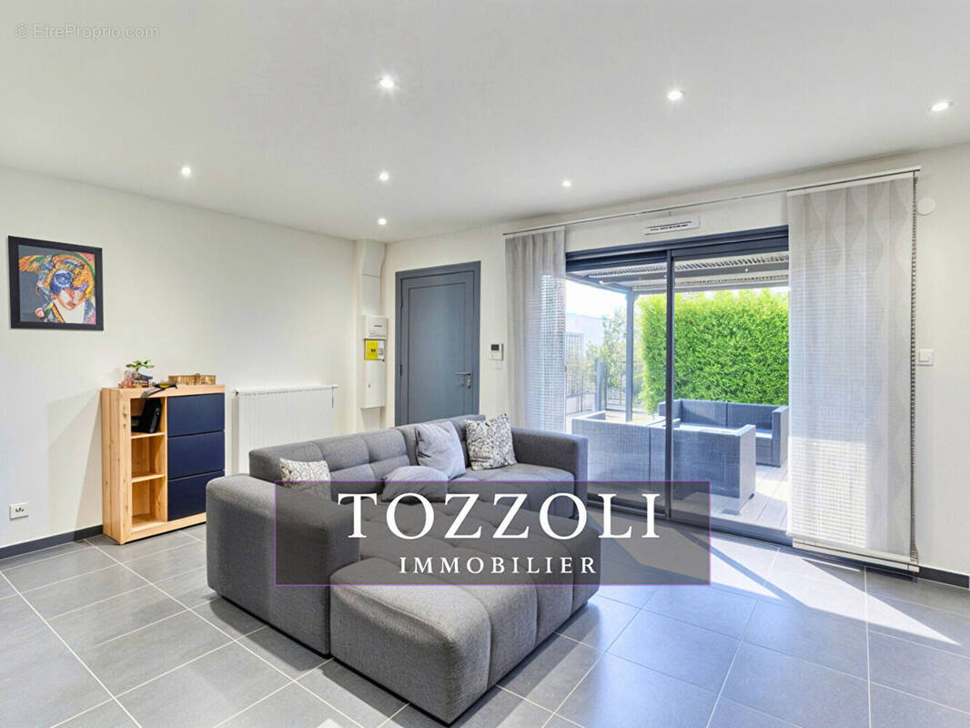 Appartement à LUZINAY