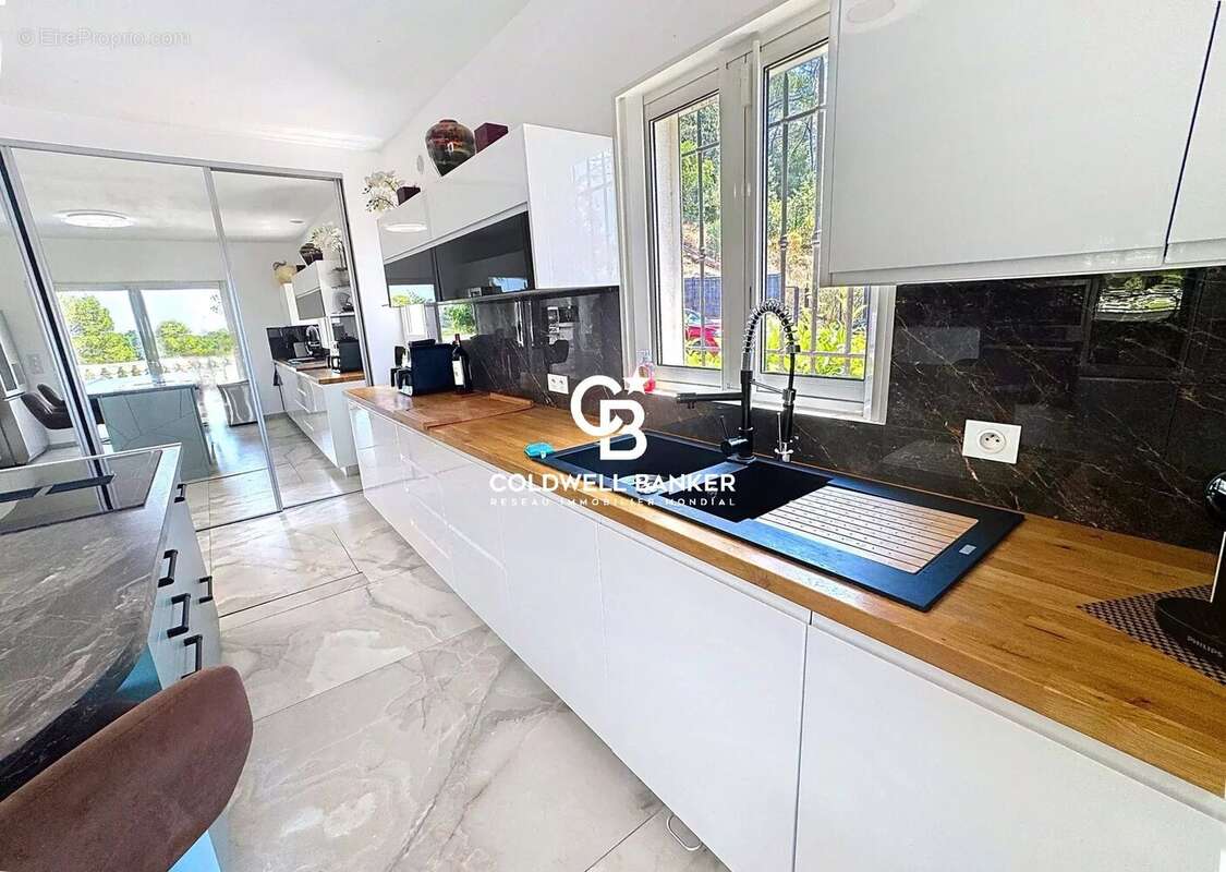Hauteurs PUGET-SUR-ARGENS – Var est balnéaire Villa de prestige de 245 m² entourée d’un terrain paysager de 5 137 m² - photo 8