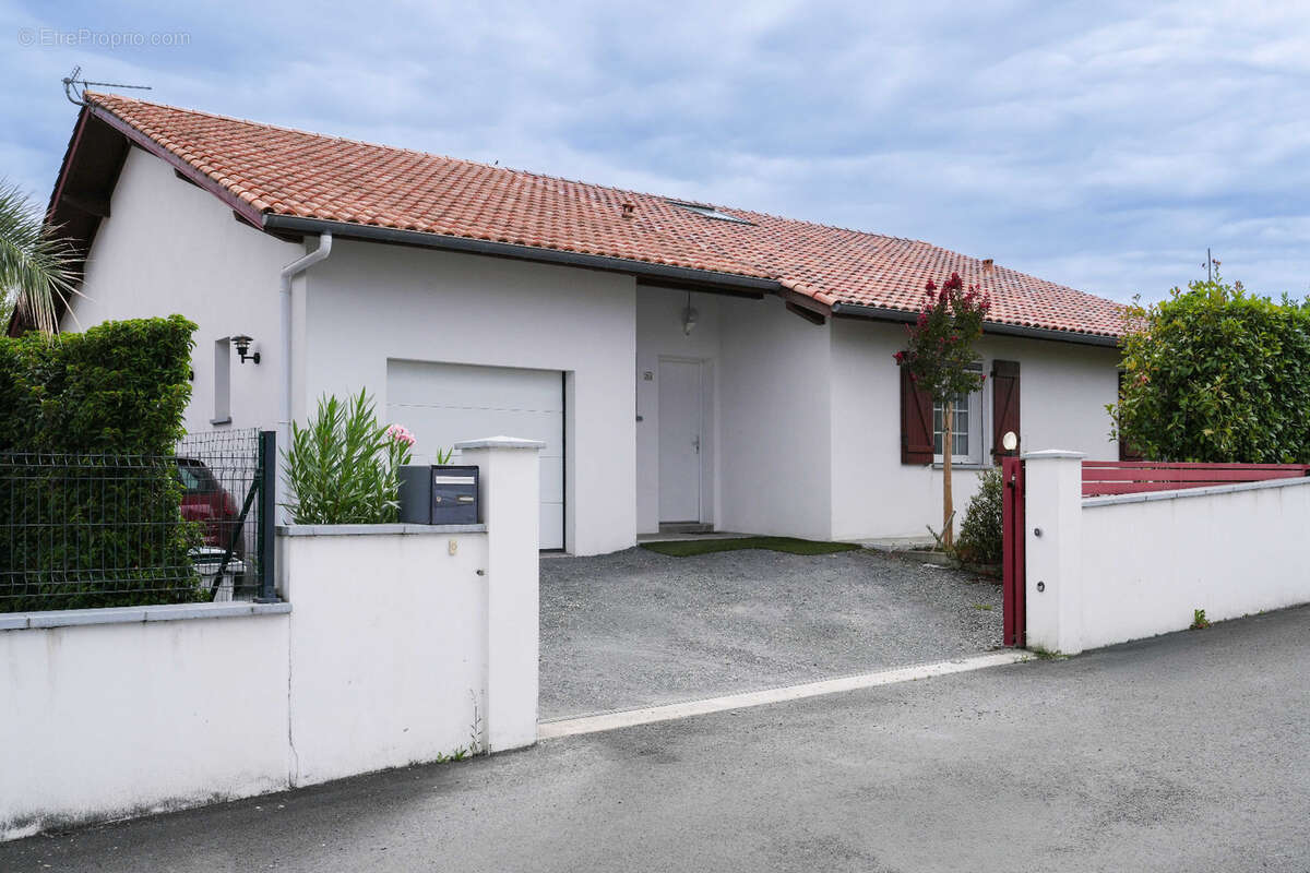 Maison contemporaine d’exception avec piscine – Élégance, confort et performance énergétique au cœur de Larressore - photo 3