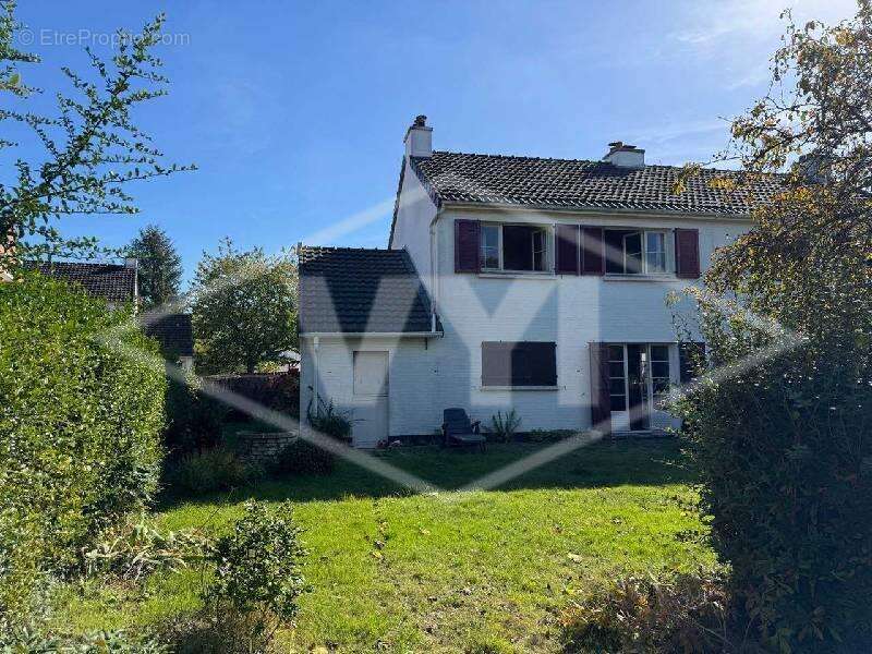 Maison à COMBS-LA-VILLE