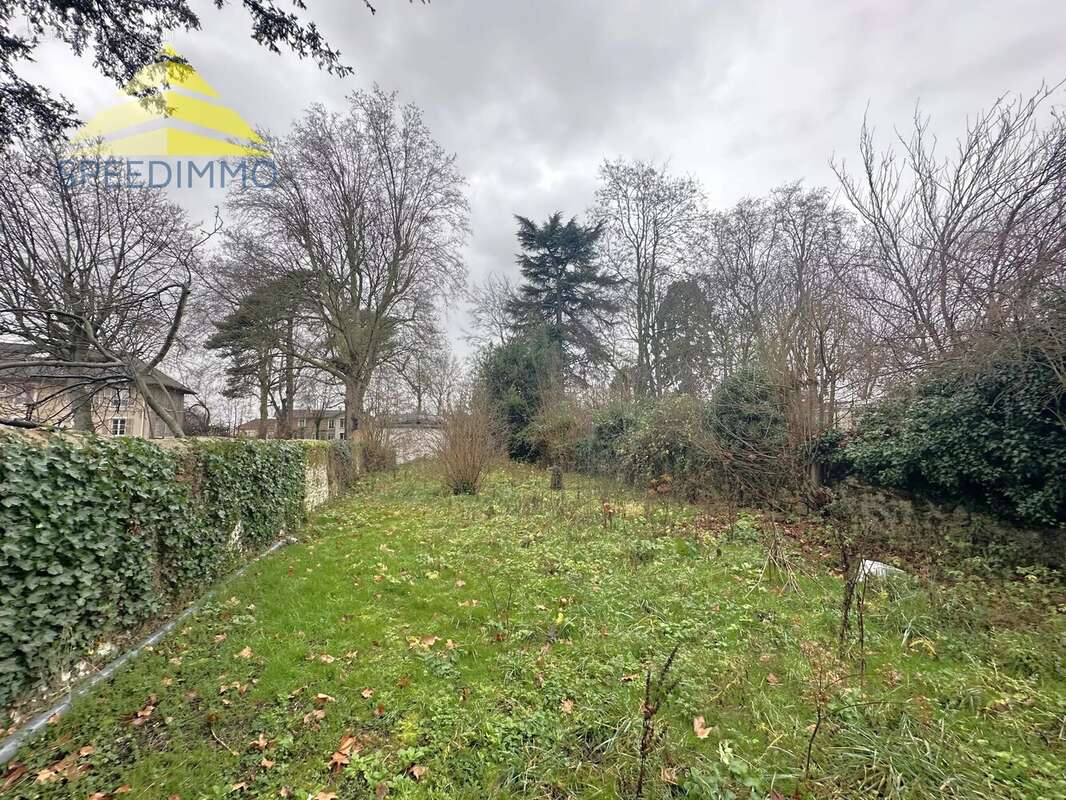 Appartement à MANDRES-LES-ROSES