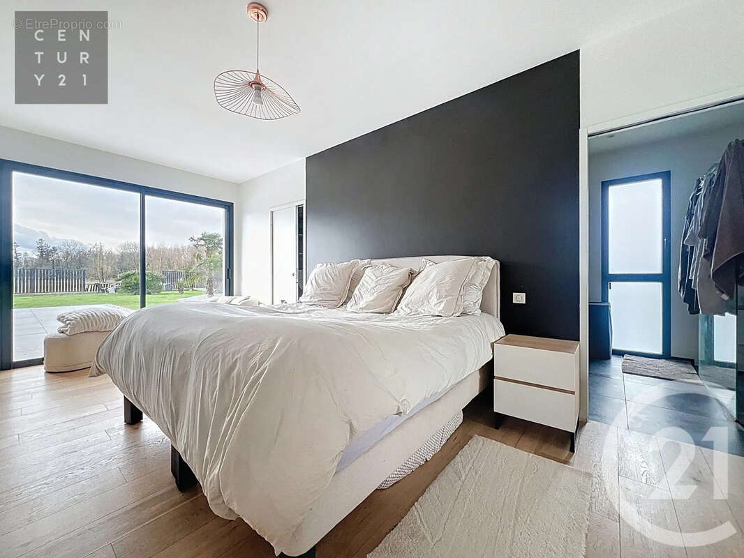 Maison à LA CHAPELLE-SAINT-LUC