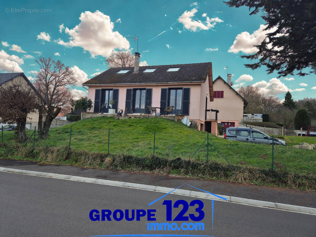 Maison à MONETEAU
