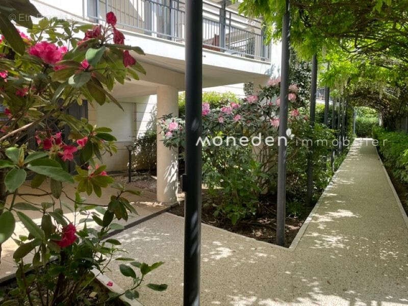 Appartement à COURBEVOIE