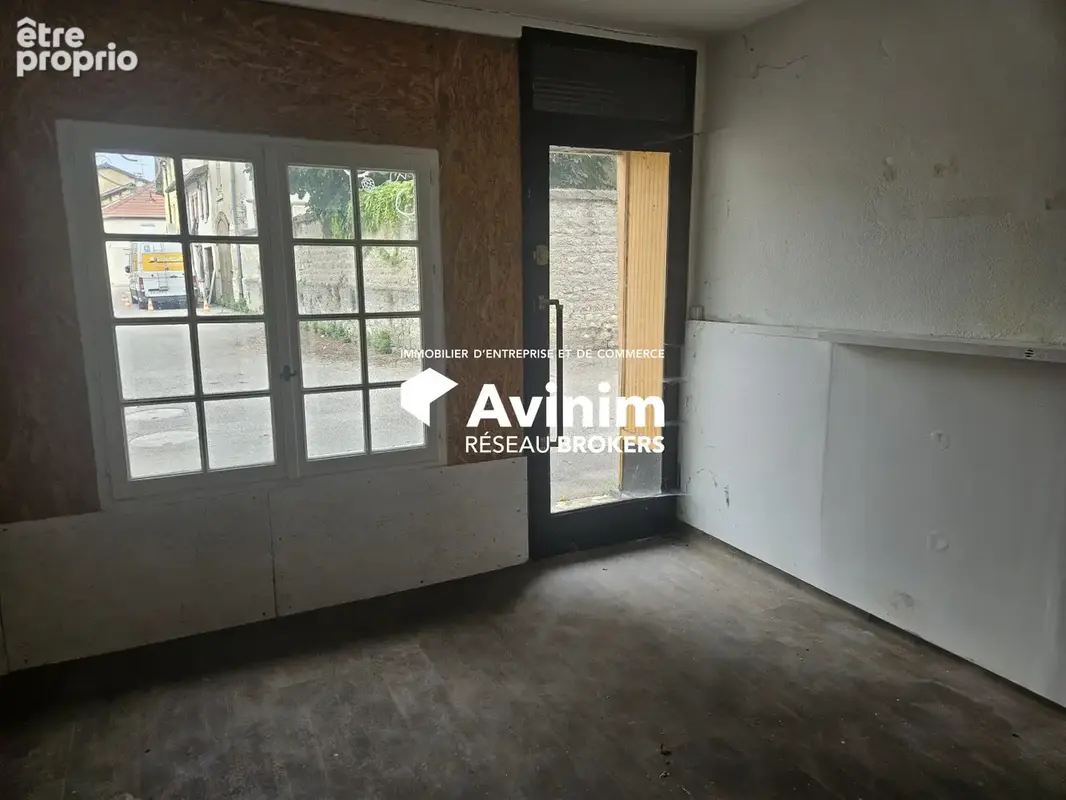 Commerce 300 m² à Saint-Julien-Sur-Reyssouze  - photo 3