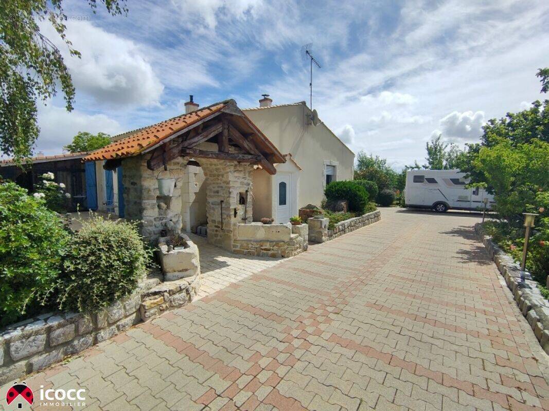 Maison à CHAMPAGNE-LES-MARAIS