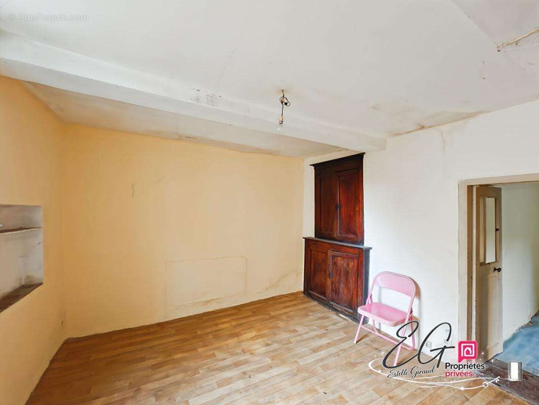 Laure Minervois,  Projet de rénovation : maison de village avec extérieur et garage - photo 6