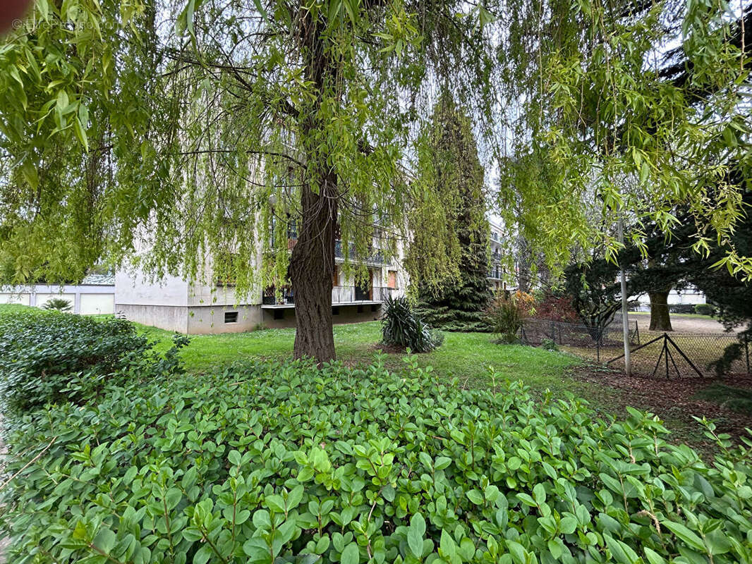 Appartement à L'HAY-LES-ROSES