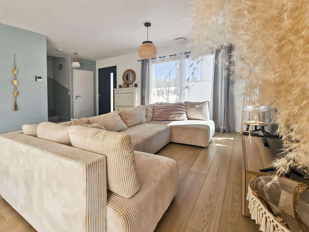 À Vendre à Blauzac - Maison 80 m² T4 avec piscine - photo 3