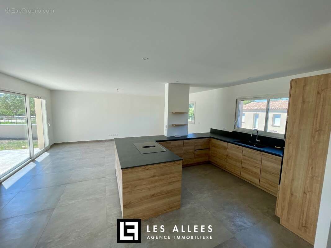 Maison 153 m² à Les Granges-Gontardes  - photo 3