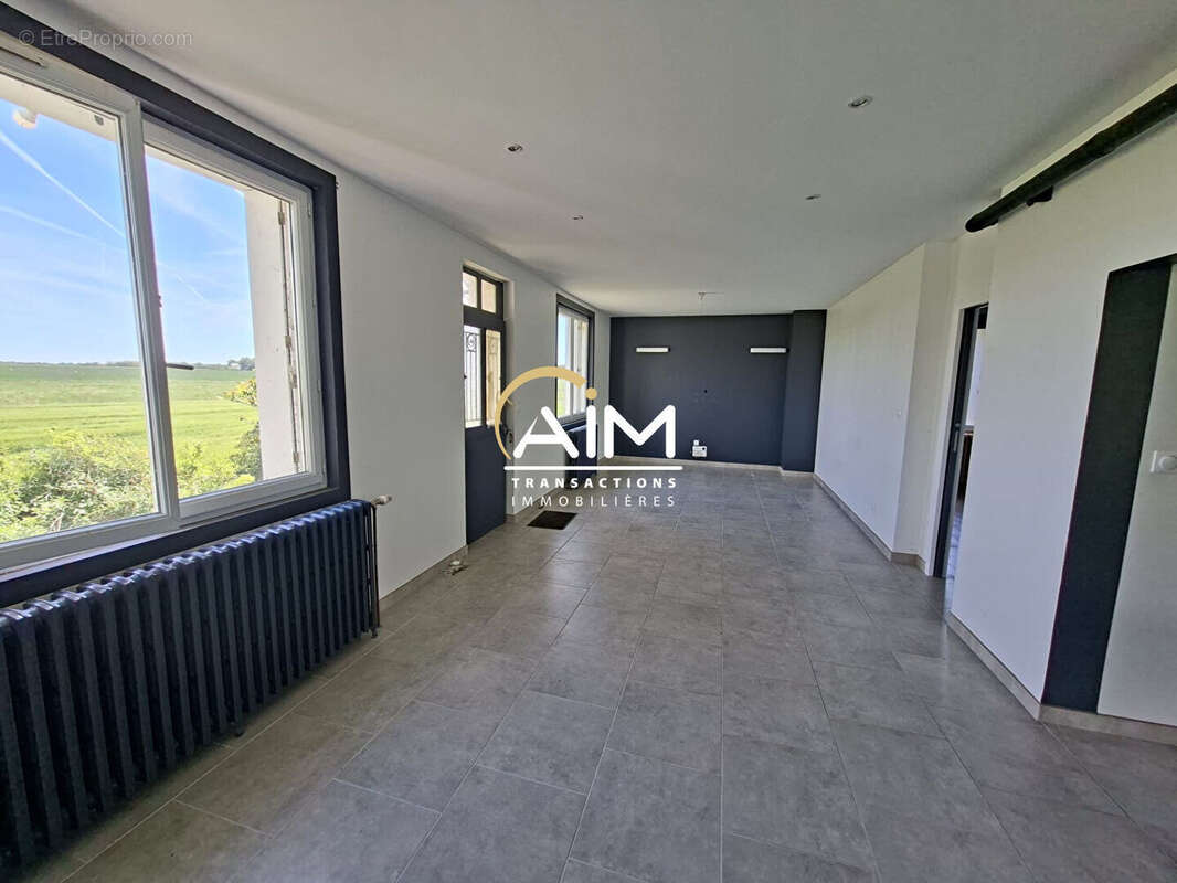 Maison à fort potentiel - A rénover entièrement - photo 2