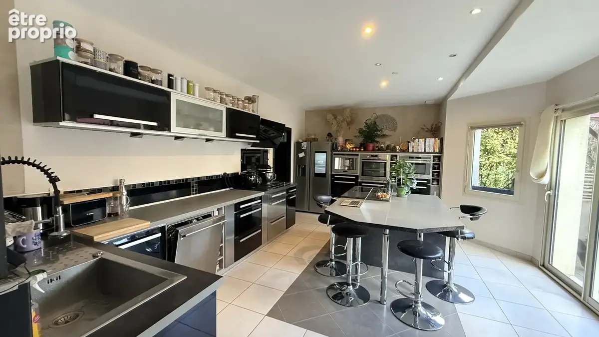 Propriété avec piscine, jardin arboré, garage et studio - photo 8