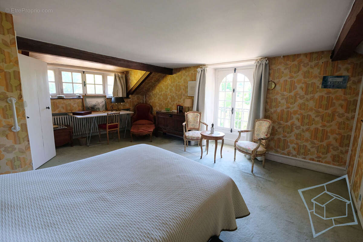 Maison à MILON-LA-CHAPELLE