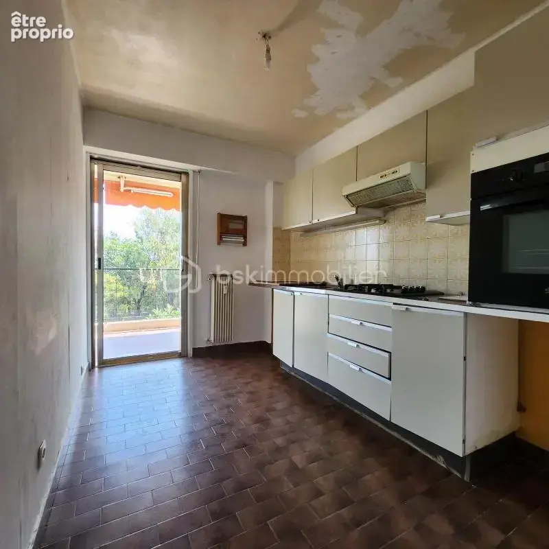 Grand 2 pièces avec terrasse de 19 m², aperçu mer, parking et cave - photo 4