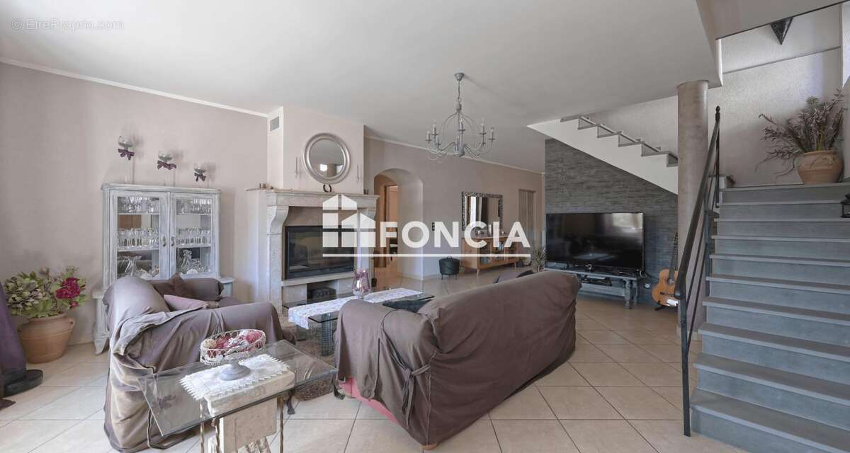  RARE À LA VENTE – Maison de caractère avec fort potentiel – 133 m² habitables – Terrasses, jardin, garage de 60 m² - photo 5