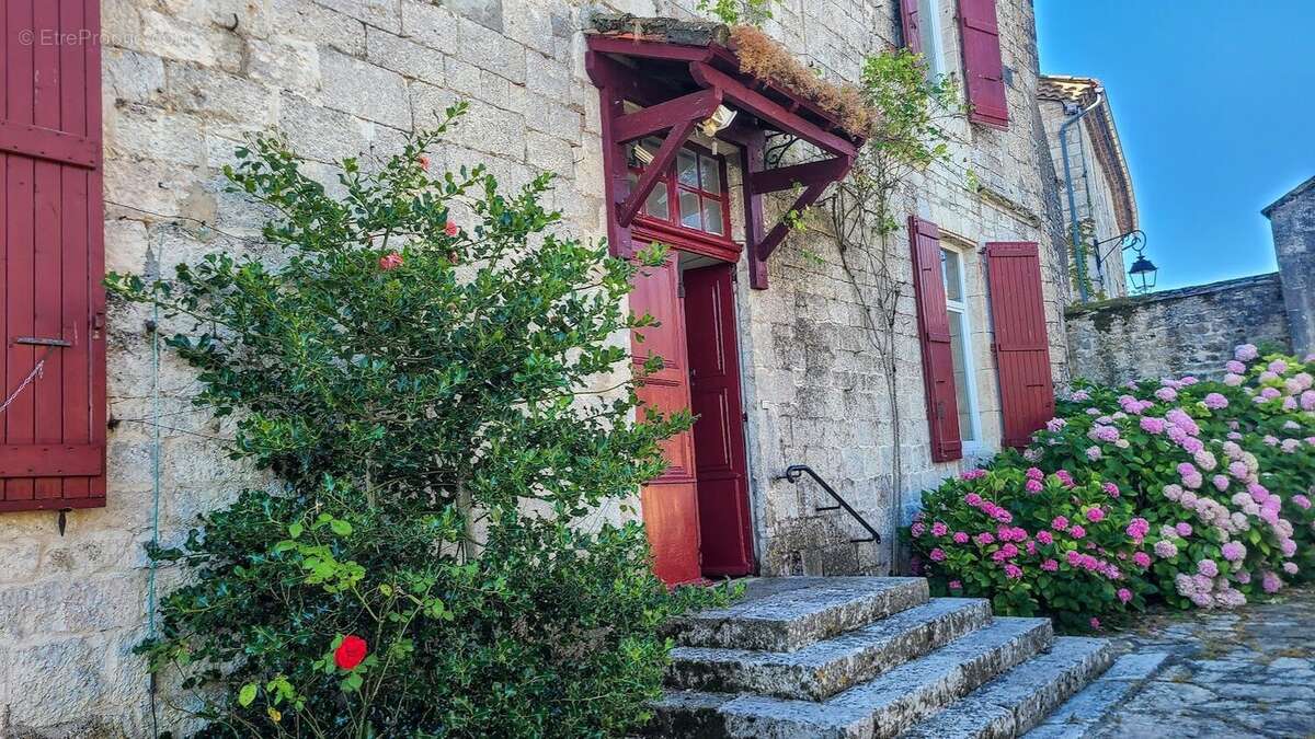 EXCLUSIVITÉ - Un air d'hôtel particulier au coeur du Quercy - photo 12