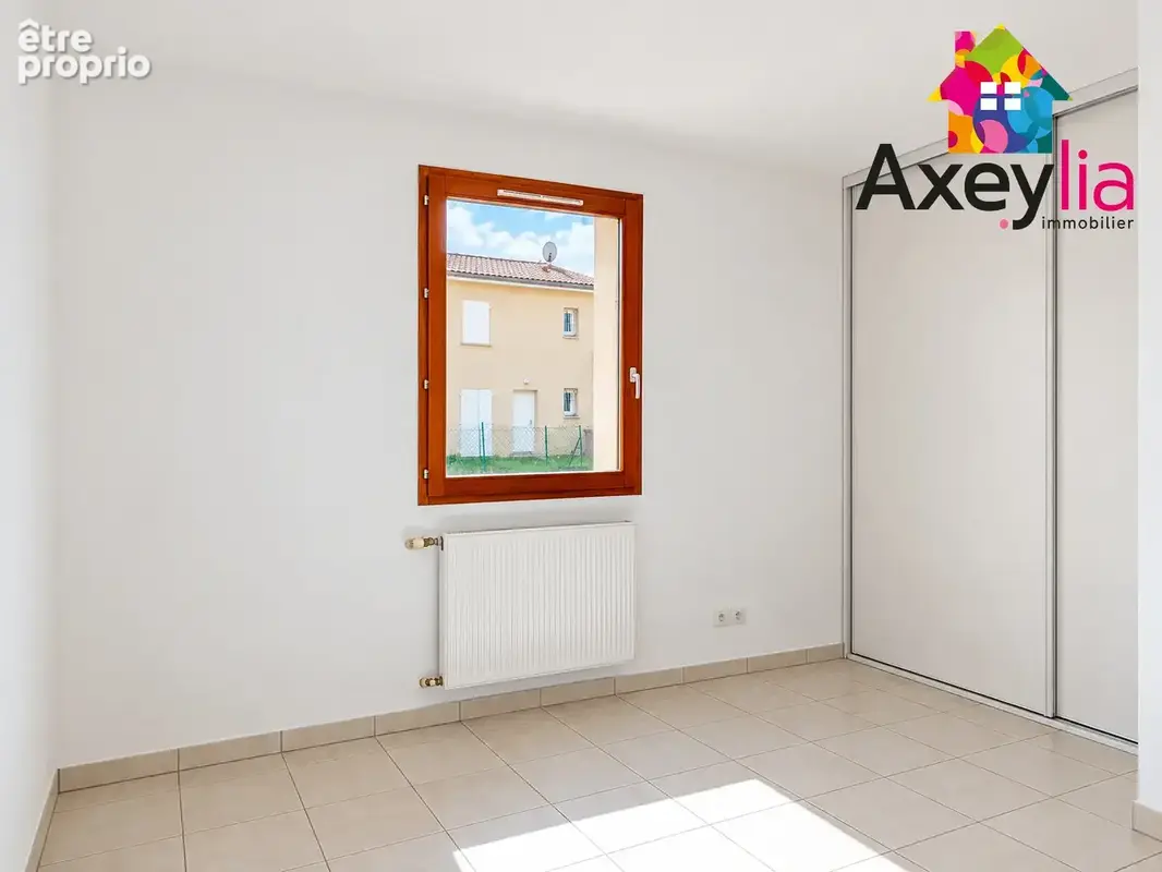 À vendre - charlieu - maison plain-pied 3 chambres avec terrain - photo 7