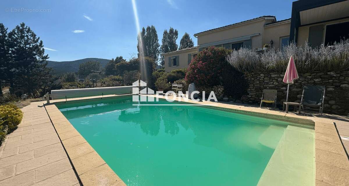 Propriété avec 2 maisons, terrain , piscine - photo 2