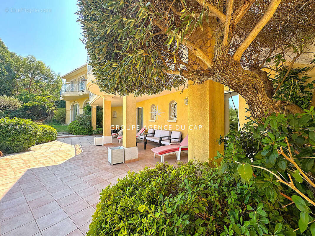 Maison à LES ISSAMBRES